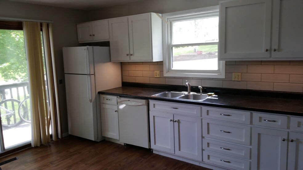 Building Photo - 513 8th St