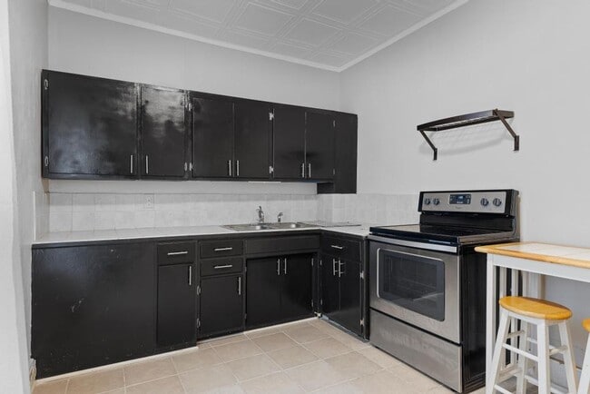 Building Photo - Charming 3-Bedroom Waldo Home with Porch Swing & Hardwood Floors