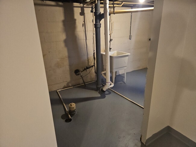 Building Photo - 4411 Red Arrow Rd