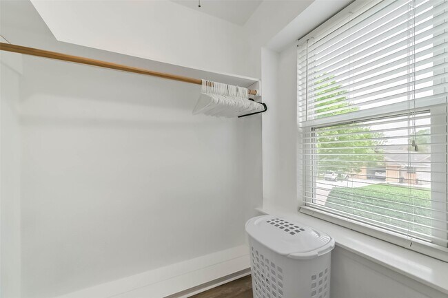 Building Photo - 1415 Ramada Dr