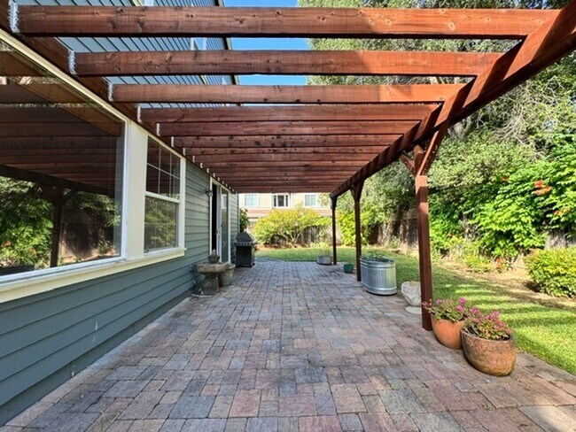 Building Photo - 2160 Ranch Ct