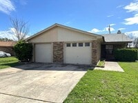 Building Photo - 704 Lisa Ln