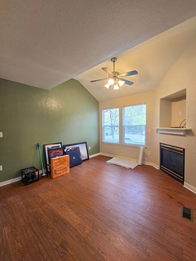 Building Photo - Indian Peaks Rowhouse w/attached garage