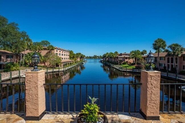 Building Photo - Adorable condo, waterfront view
