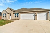 Building Photo - Brand-New 4 Bedroom in Siloam Springs! 3-C...