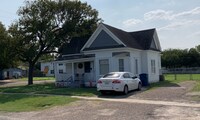 Building Photo - 520 Hall St