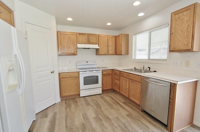 Building Photo - 3721 Pierre Ave