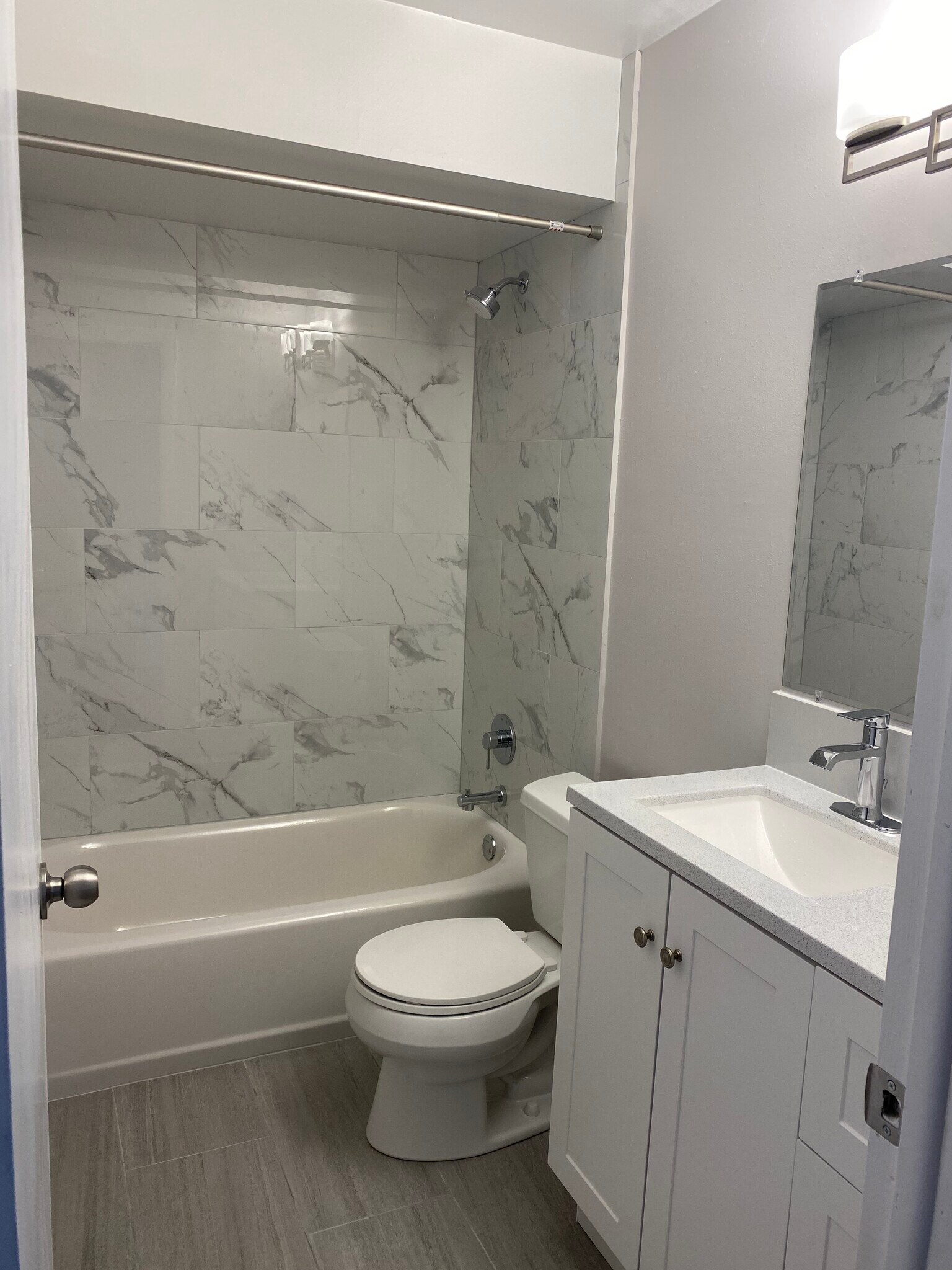 Building Photo - 5105 N East River Rd