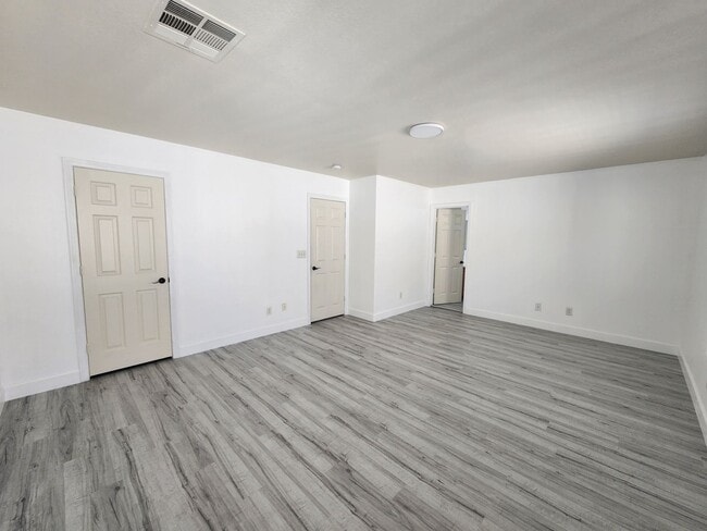 Building Photo - Sleek 2 story home with tile in most living areas and upgraded kitchen.