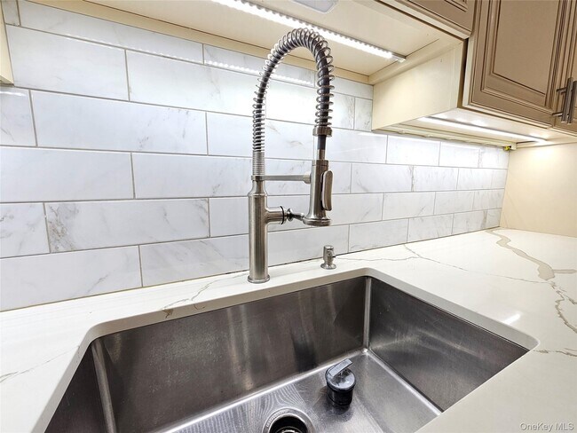 Building Photo - 49 Greenridge Ave