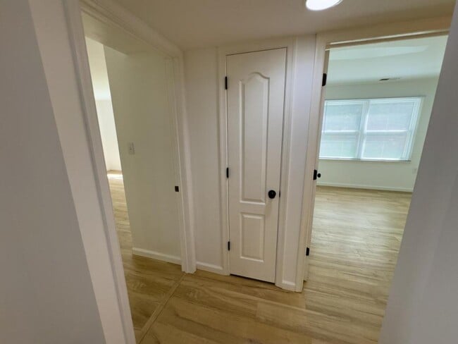 Building Photo - 140 Lindfield Cir