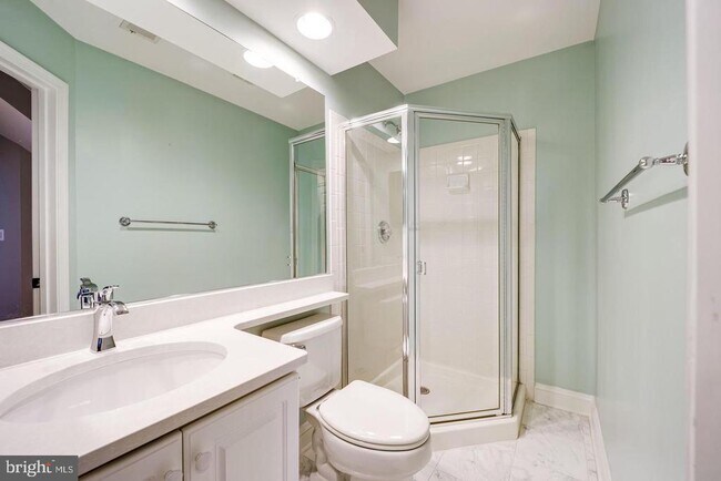 Building Photo - 819 Rivergate Pl