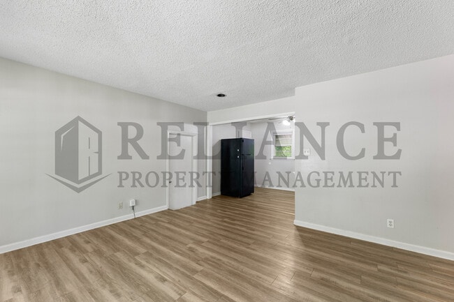 Building Photo - 2062 Poplar St