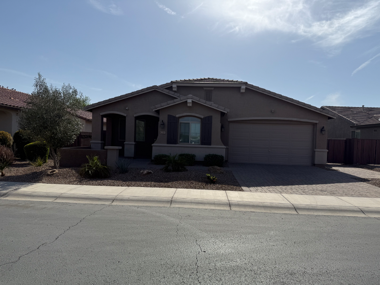 Primary Photo - 42168 N Fern Leaf St