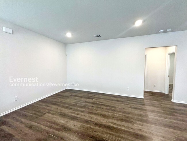 Building Photo - 3213 Perman Dr