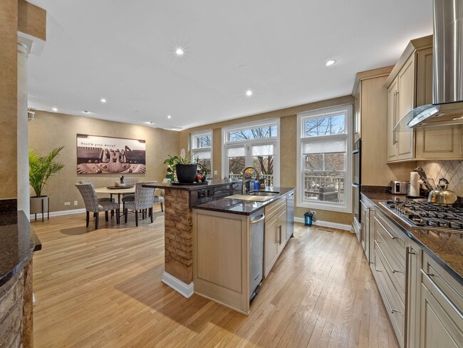 Building Photo - 2048 Valor Ct