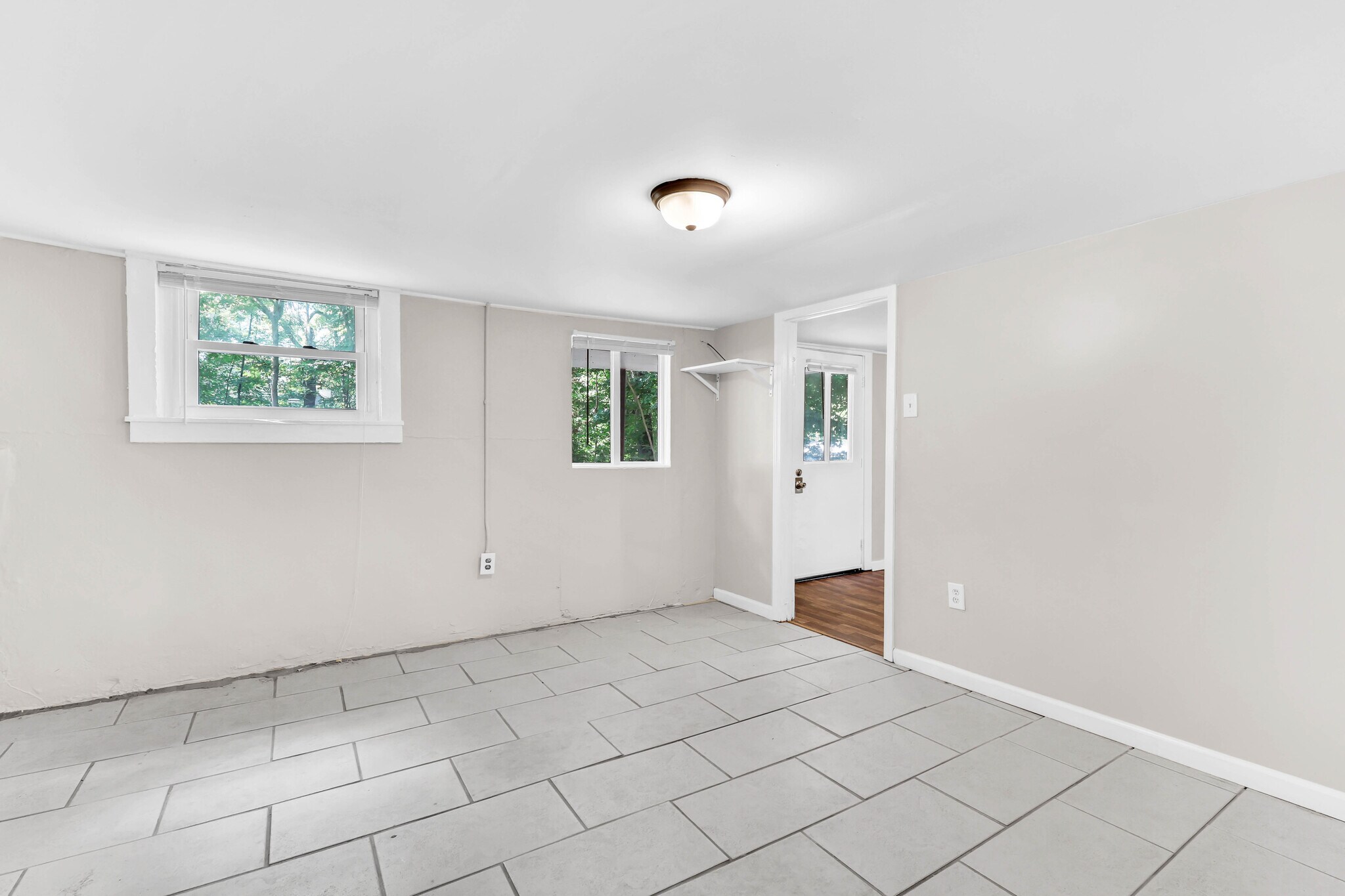 Large master bedroom big enough for a king sized bed. - 1 Proctor Dr