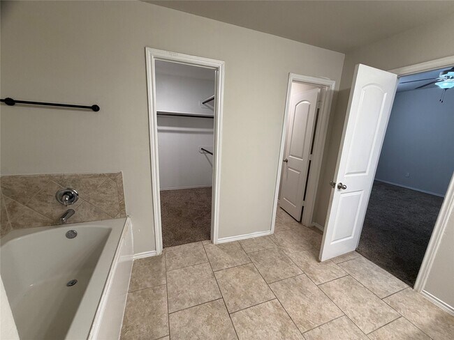 Building Photo - 24307 Hampton Terrace Ln