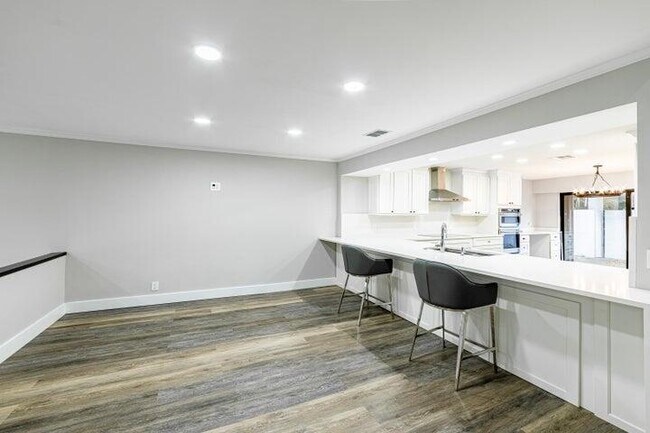 Building Photo - 2517 Presidential Way