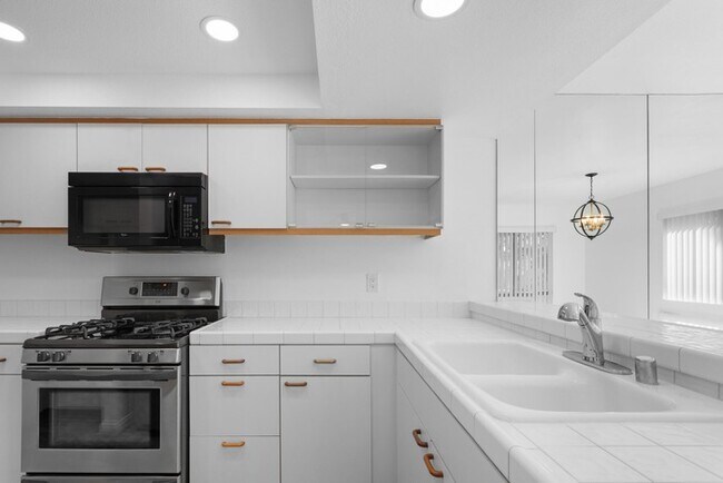 Building Photo - Lake-View 2BR / 2BA Condo with Balcony & Resort-Style Amenities at Canyon Shores