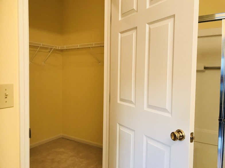 Building Photo - 4678 Court Yard Dr