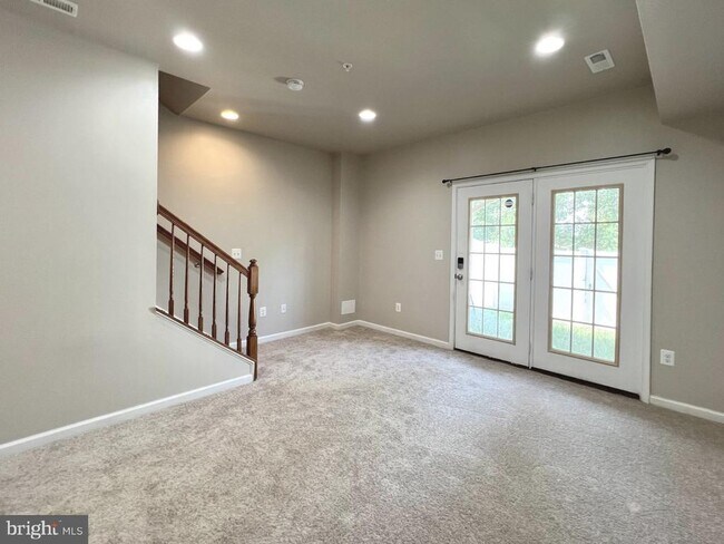 Building Photo - 8141 Hollow Ct