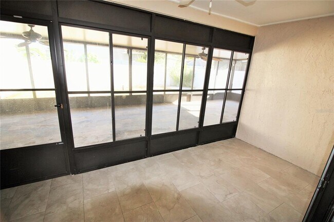 Building Photo - 10105 Marguex Dr
