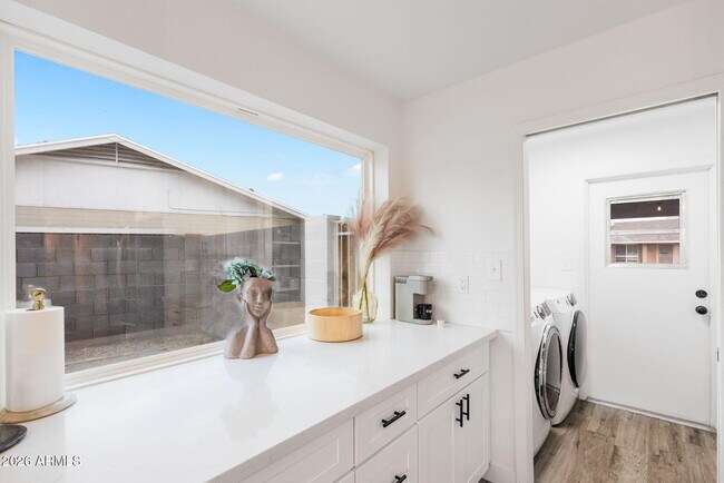 Building Photo - 2529 E Commonwealth Cir