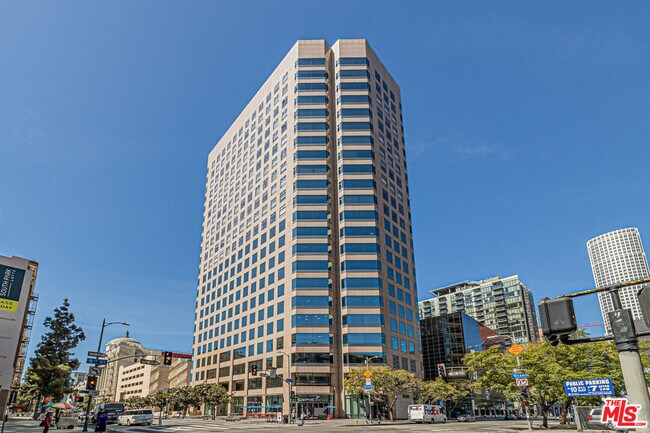 Building Photo - 801S S Grand Ave
