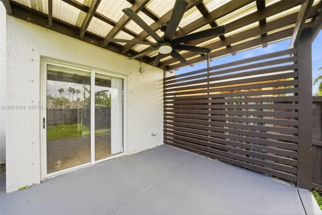 Building Photo - 902 SW 8th Pl