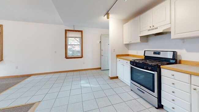 Building Photo - 273 Putnam Ave