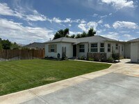 Building Photo - Beautifully landscaped home with modern up...