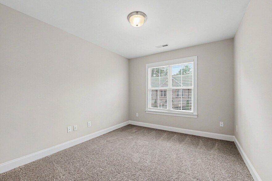 Building Photo - 846 Silver Leaf Dr