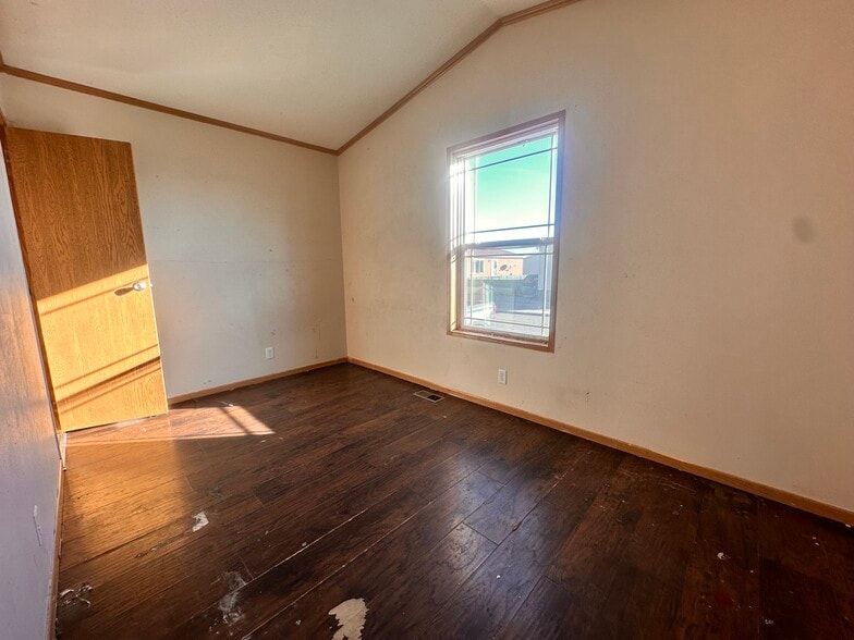 Building Photo - 38 Jubilee St