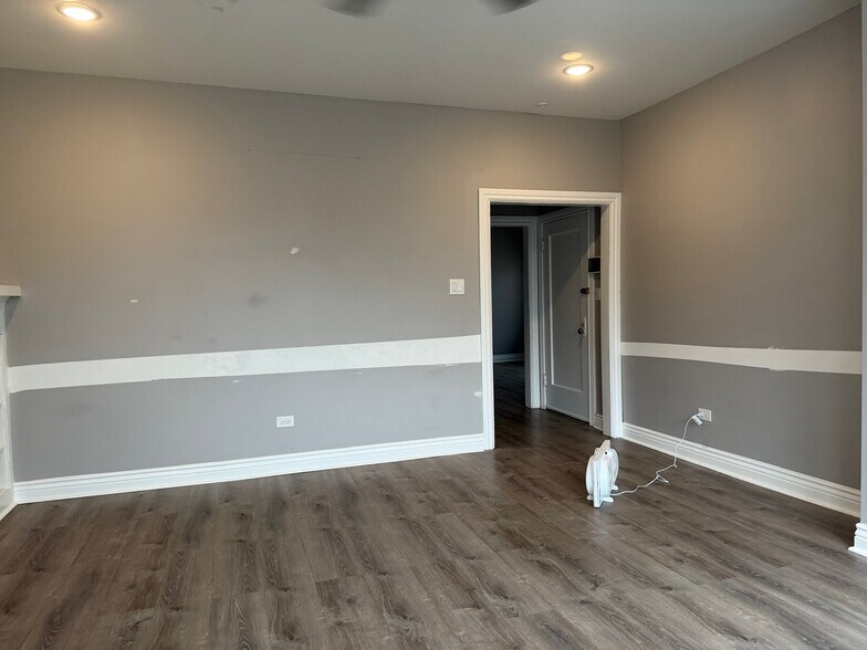 Building Photo - 8005 S Ada St