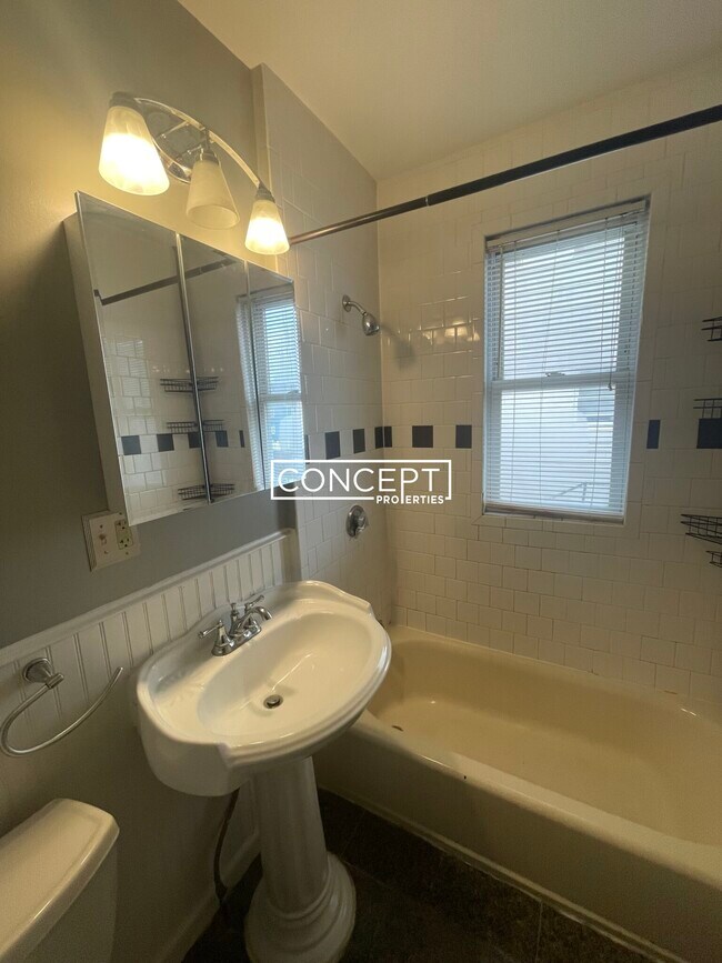 Building Photo - 8 Mill St