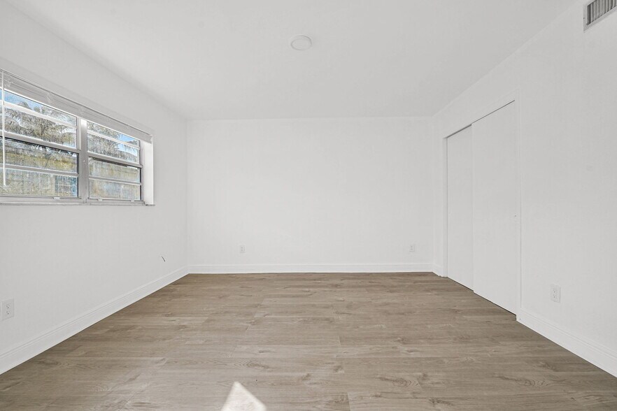 Building Photo - 8276 NE Miami Ct