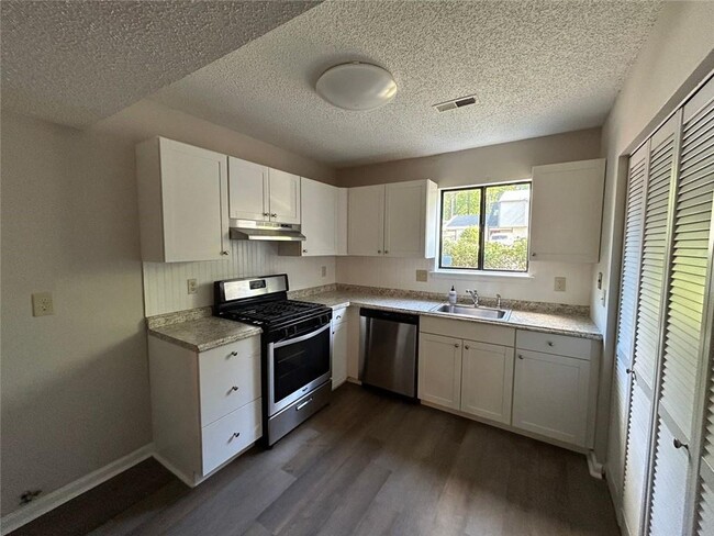 Building Photo - 288 Heathersett Dr