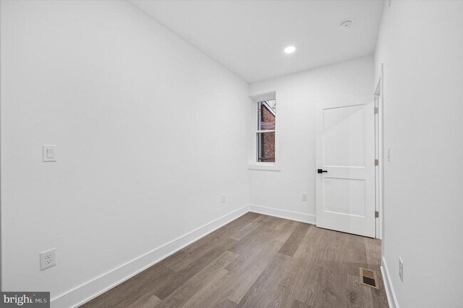 Building Photo - 5719 Cambridge St