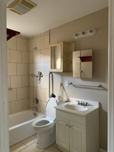 Building Photo - 828 N Dorgenois St