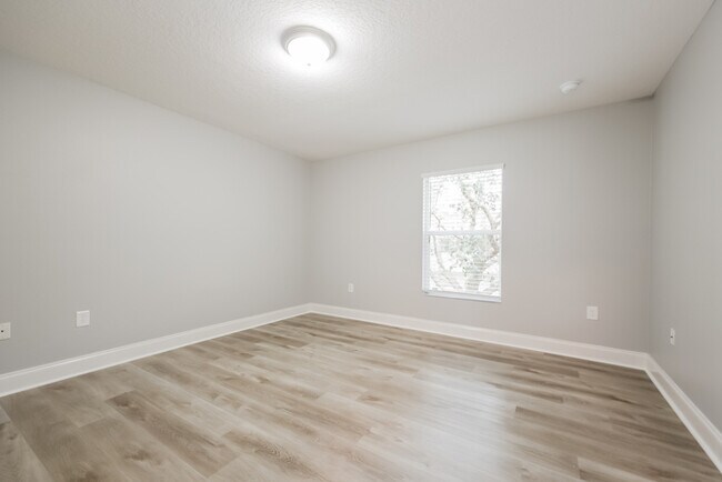 Building Photo - 2451 Foxhollow Rd