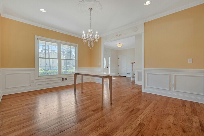 Building Photo - 1 Lindy Pl