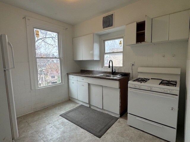 Building Photo - 3129 Pioneer Ave