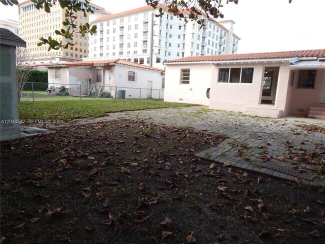 Building Photo - 1841 SW 37th Ave