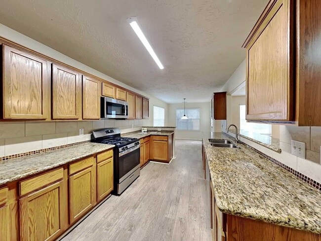 Building Photo - 8619 Discus Dr