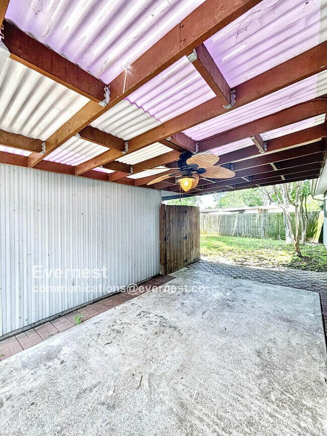 Building Photo - 807 Meadow Mead Dr