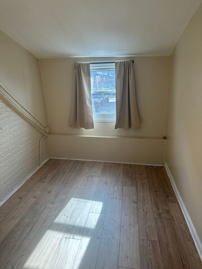 Building Photo - 4118 N Western Ave