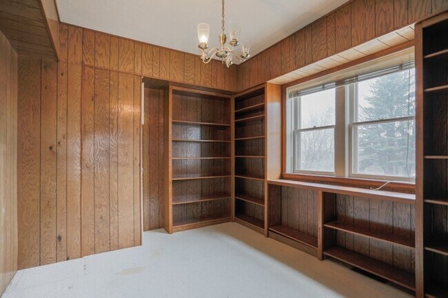 Building Photo - 415 Division St