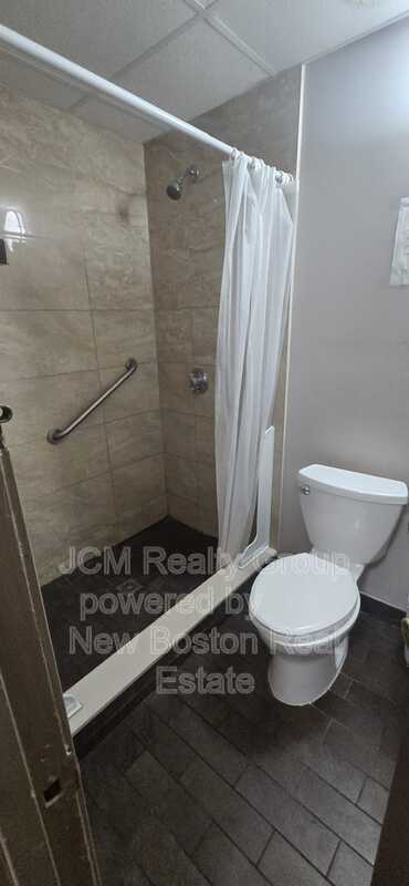 Building Photo - 5 Union Ave