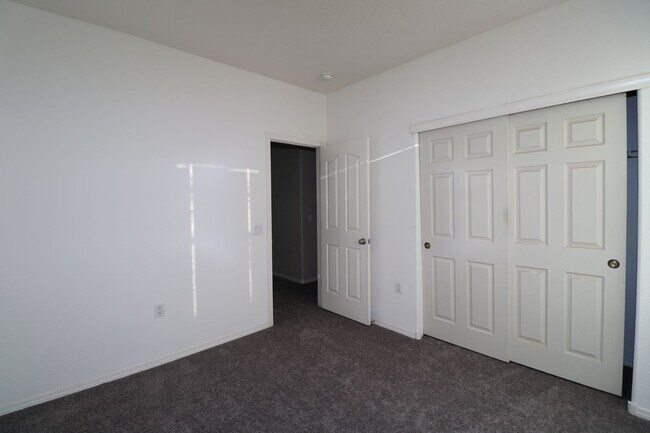 Building Photo - 601 Menaul Blvd NE